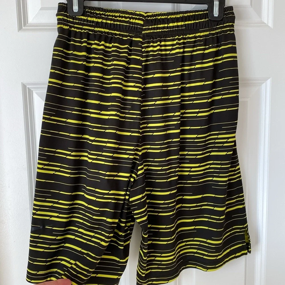 Nike Boys Dri-Fit Shorts -‎ Black Yellow - Medium